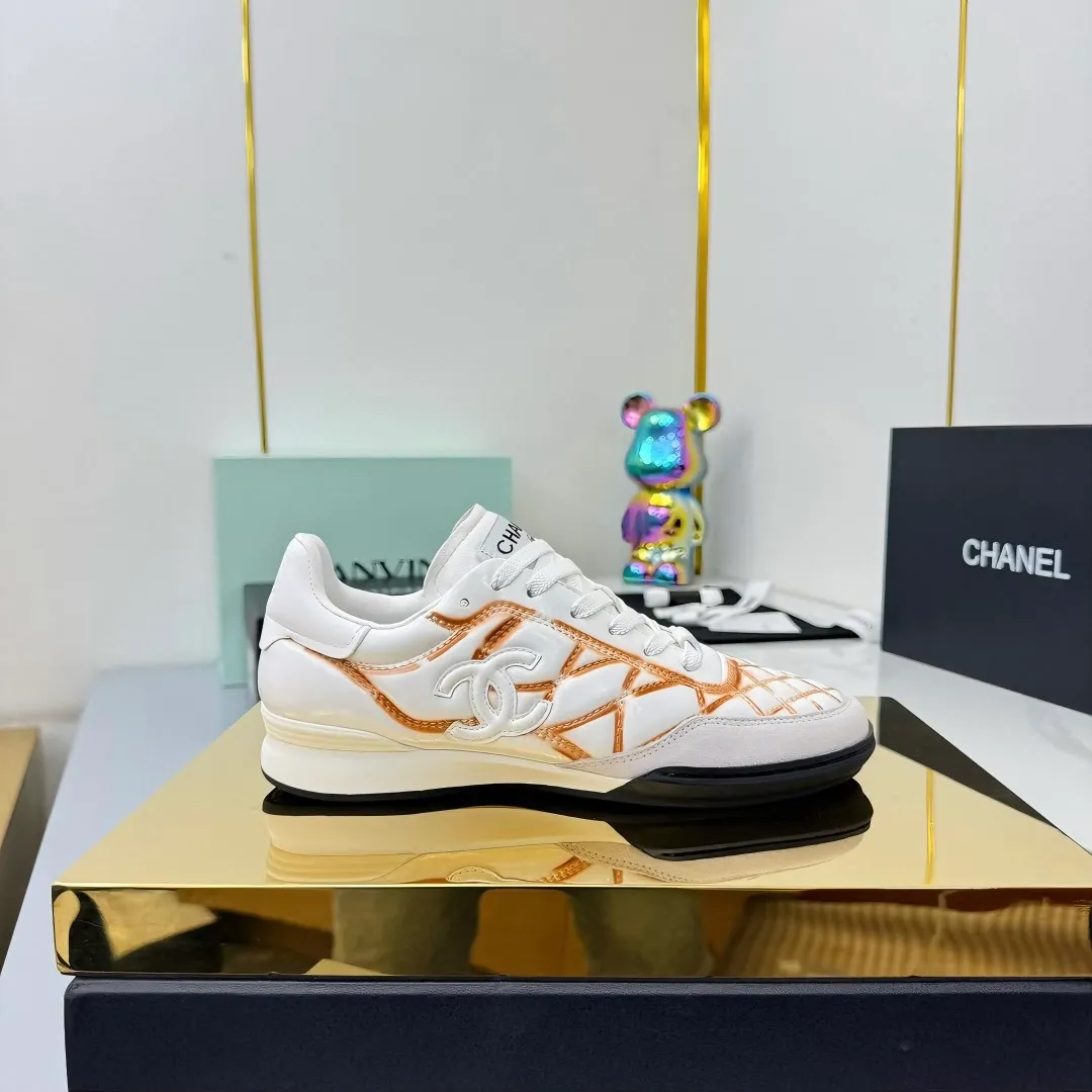 👟👟Ex-factory price 620👟👟 Top version Chanel Chanel - 2025 counter top casual sports shoes This sneaker is a classic design; the upper is electro-embroidered with a variety of techniques; the outsole is fashionable and sporty; it is extraordinary and incorporates a variety of color matching elements... The diversified mix and match is very beautiful and versatile, and can be used for leisure, fashion, sports and outdoor... ꫛꫀꪝ Go➫ Material: ❶Upper is made of: original cowhide ❷Inner lining is made of: original imported sheepskin ❸Outsole is based on: original TPU combination outsole Special counter boutique packaging complete set for women 35–41